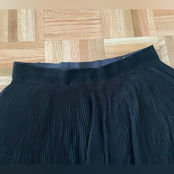 Zara Black Pleated 3/4 length flowy pants - Picture 3 of 4